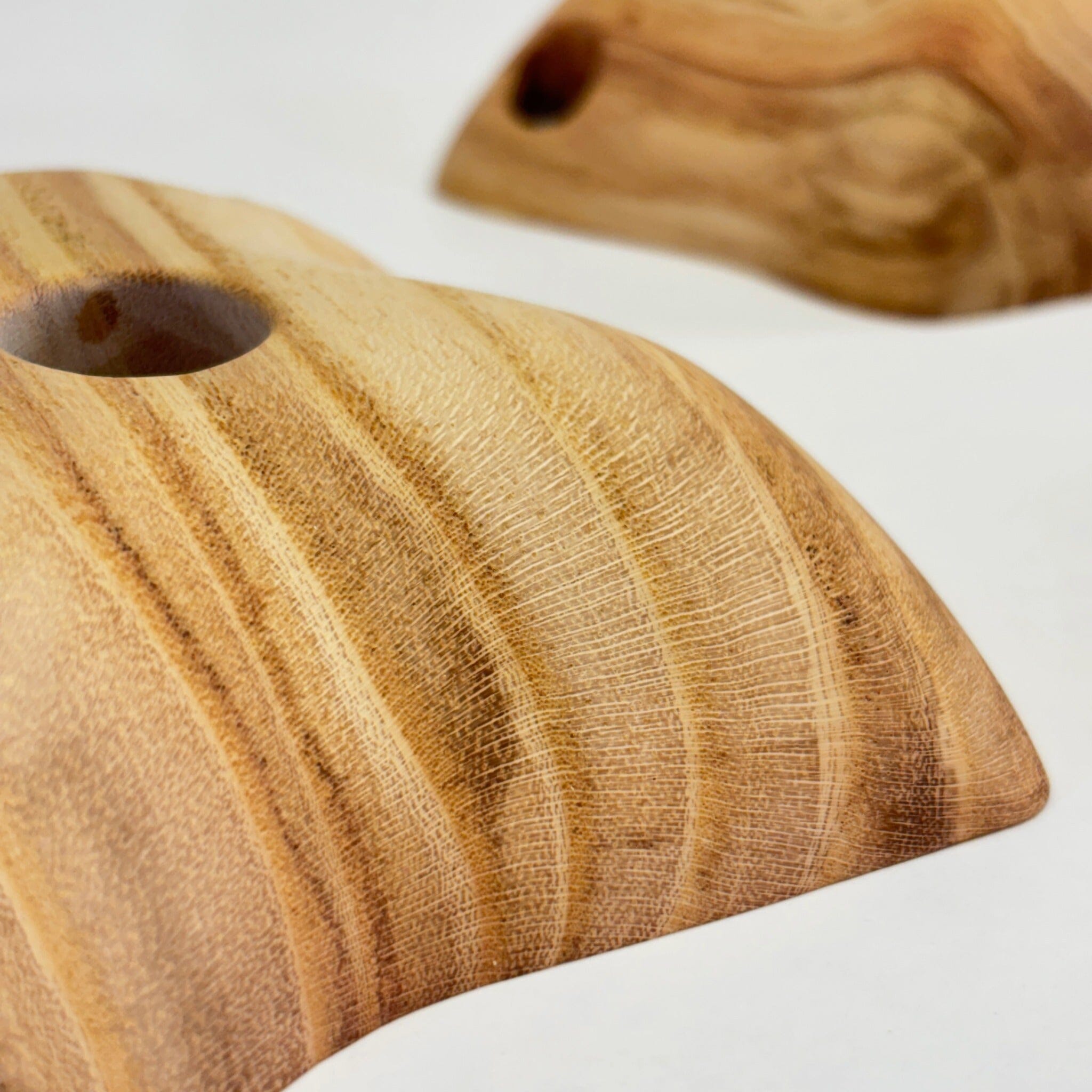 Generous Incuts Holds Ground Up Grips 