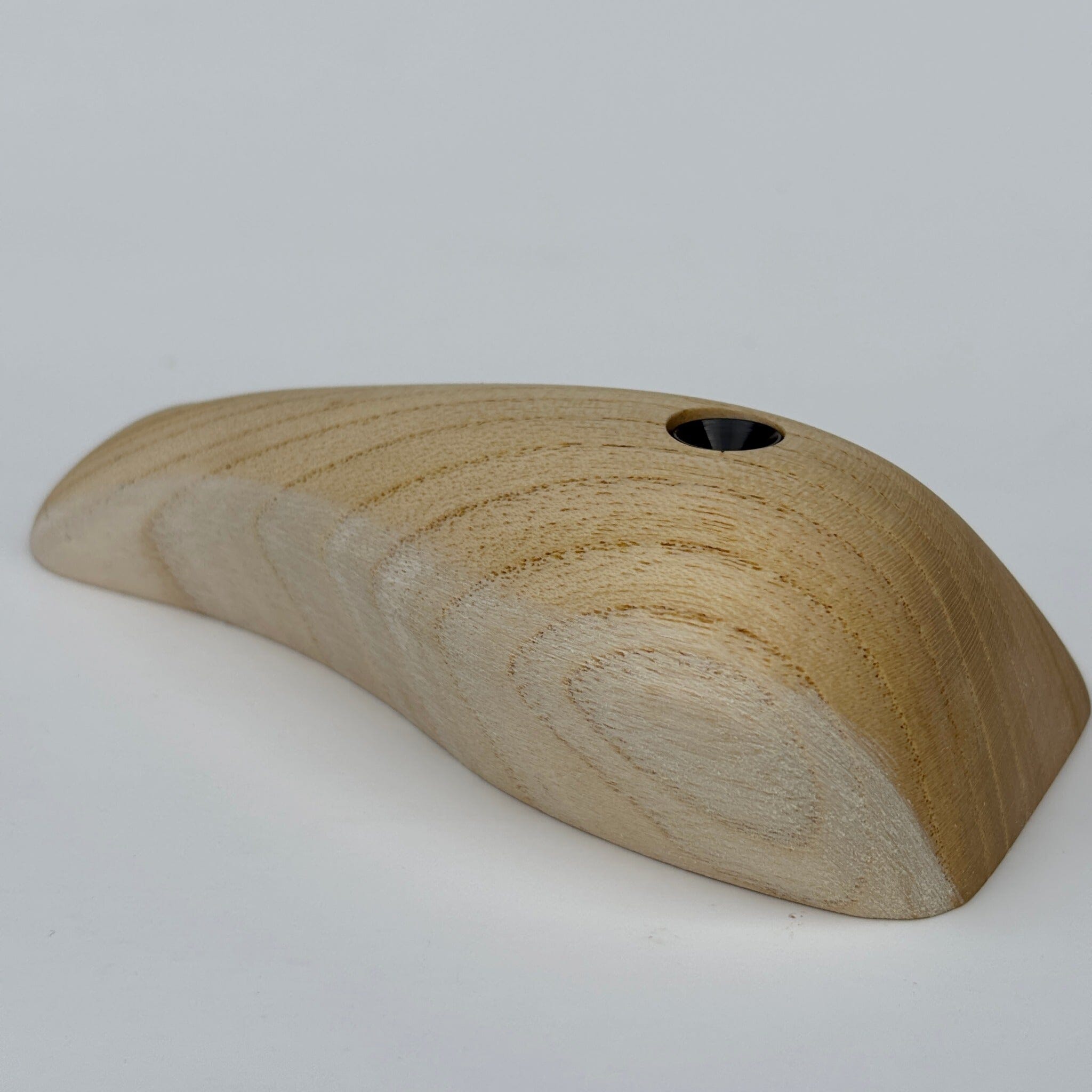 Swooped Edges Holds Ground Up Grips 